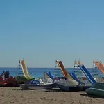Playamar Beach. 托雷莫利诺斯